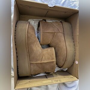 UGG BOOTS- chestnut